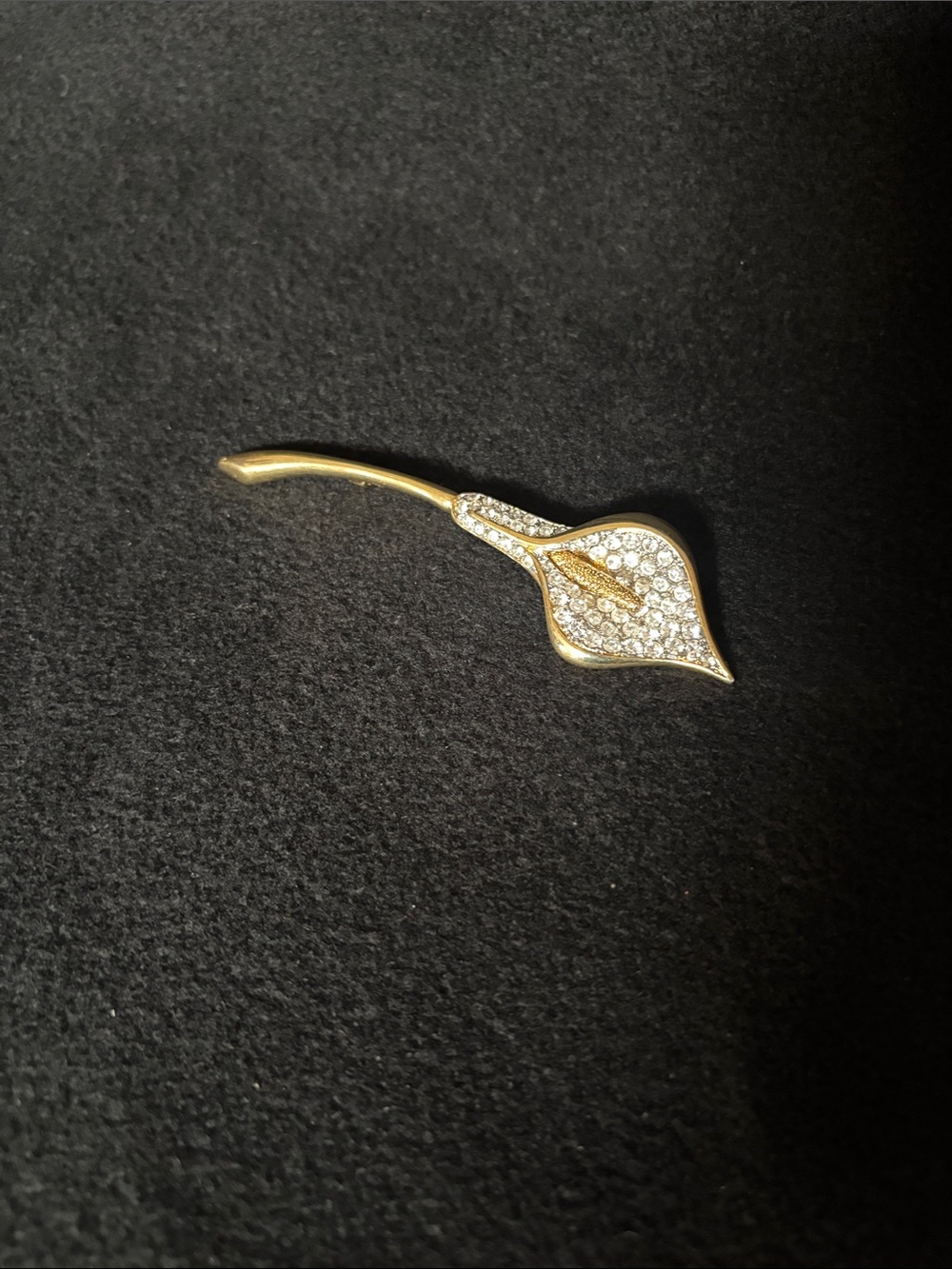 Vintage Art Deco Style Gold Tone Rhinestone Stone Callalilly Flower Brooch - Picture 2 of 4